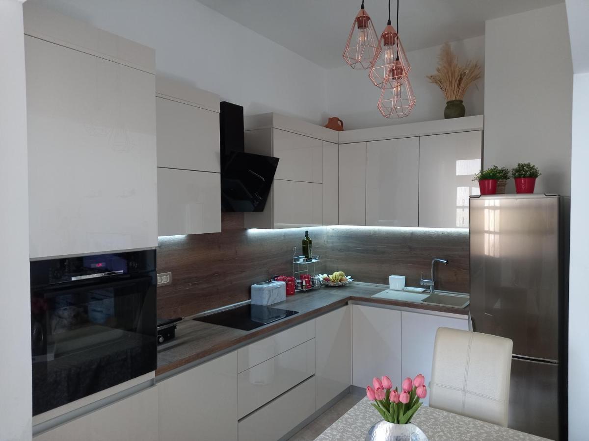 Apartman Beti Apartment Опатия Екстериор снимка